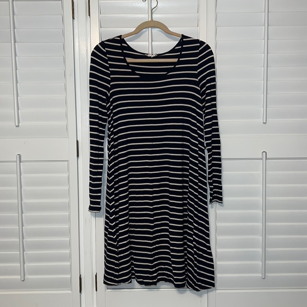 Ingrid & Isabel - Medium Navy & White Swing Dress - Great Condition